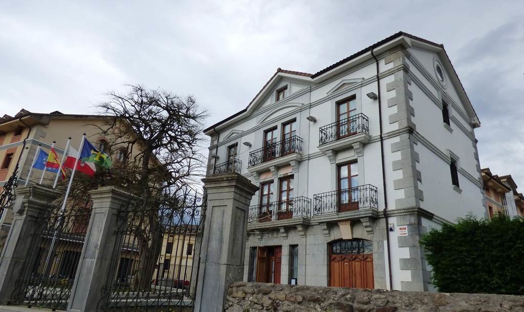 El Ayuntamiento de Guriezo ha pedido la conclusión de la obra de saneamiento. R.A.