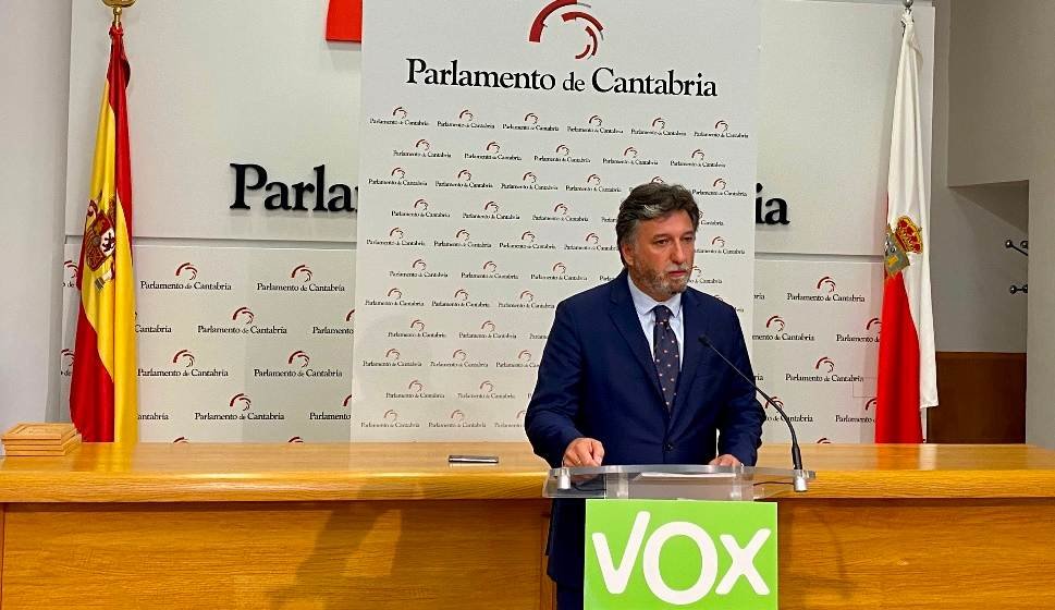 El portavoz parlamentario de Vox, Cristóbal Palacio, en su comparecencia.
