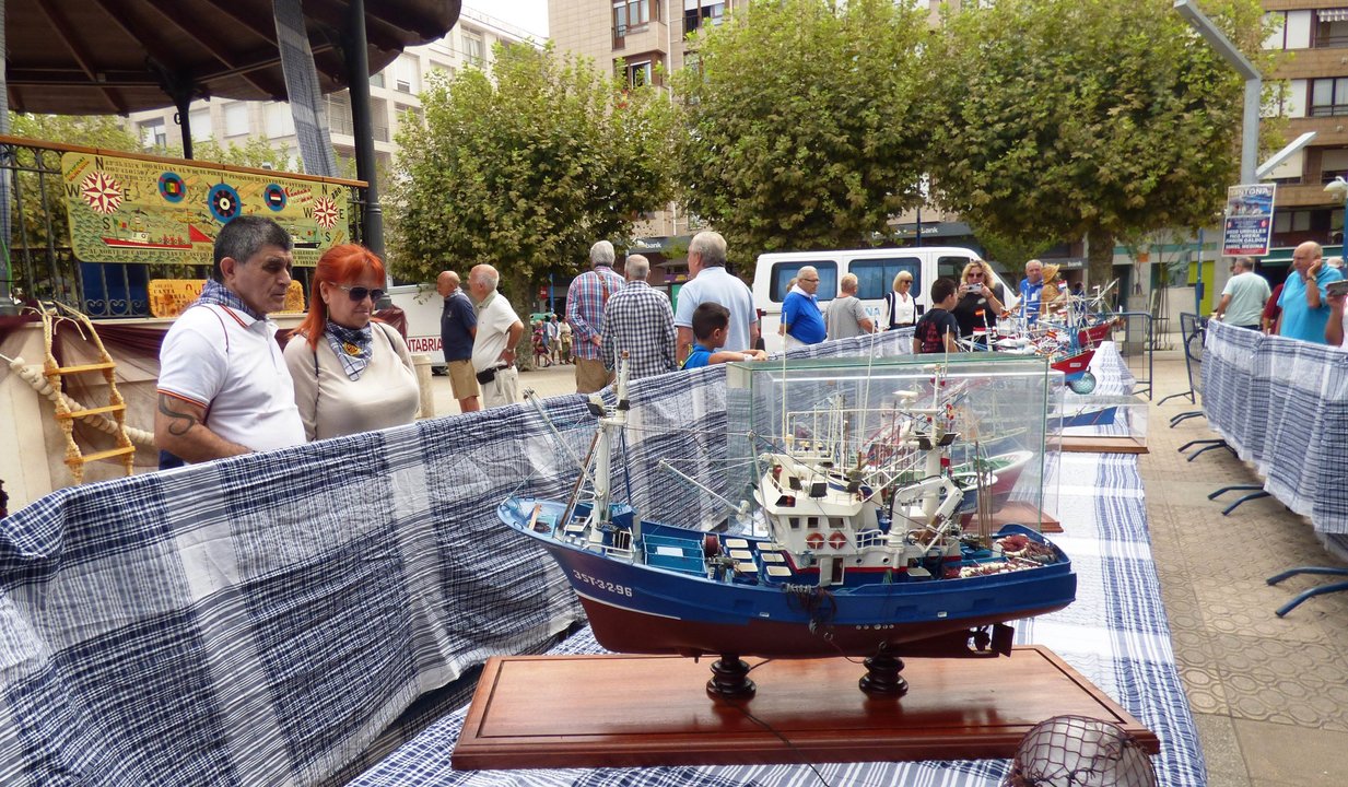 Exposición de maquetas de barcos pesqueros en Santoña. R.A.