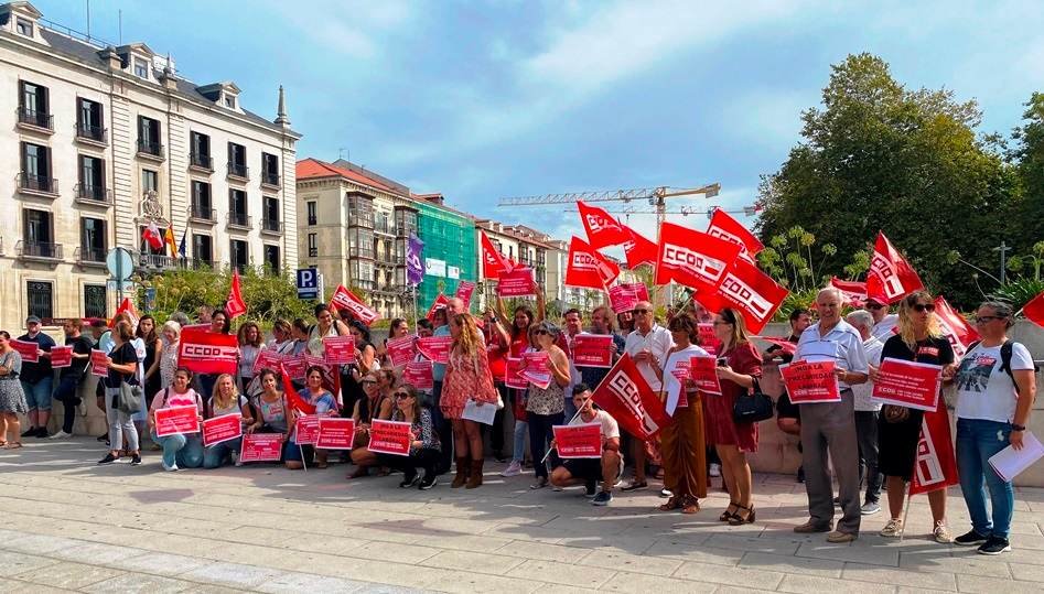 Asistentes a la concentración en Santander.