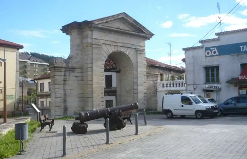 El arco de La Cavada, en Riotuerto. R.A.