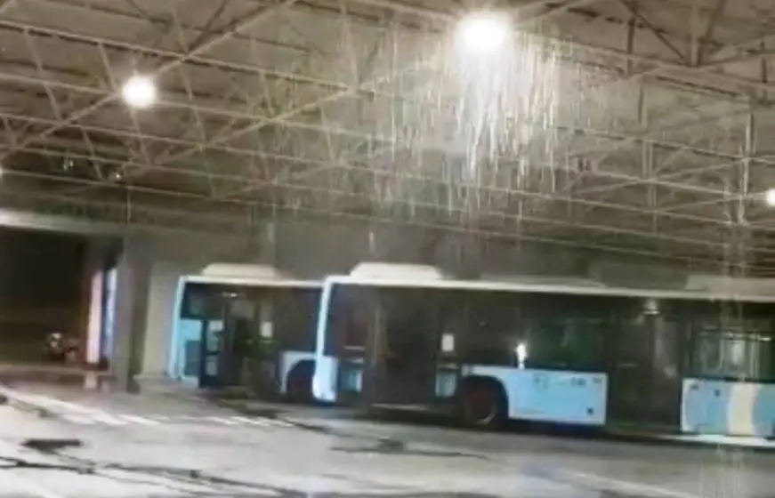 Inundaciones en las cocheras del TUS.