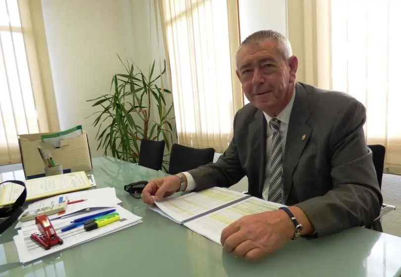 José de la Hoz en el Ayuntamiento de Bareyo. R.A.