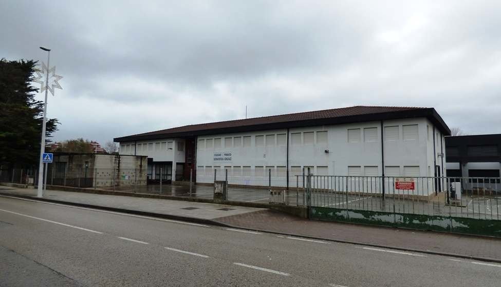 Centro escolar en Santa Cruz de Bezana. R.A
