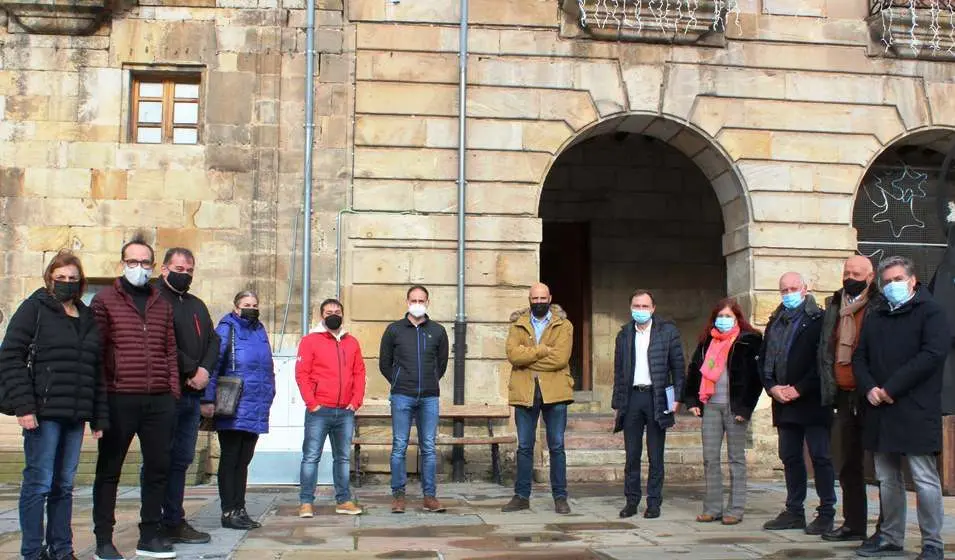 Reunión de los alcaldes campurrianos con la directora del Servicio Cántabro de Salud en Reinosa.