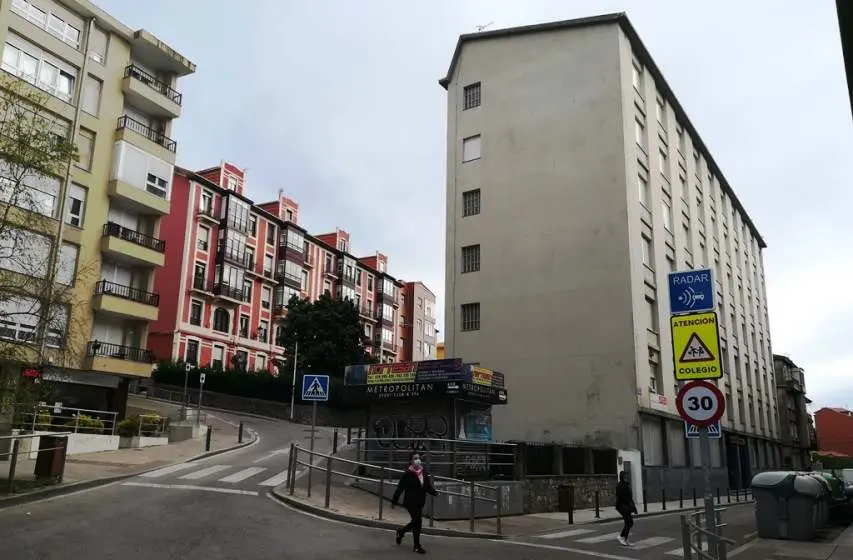 Escuela de Idiomas, en Santander. R.A.