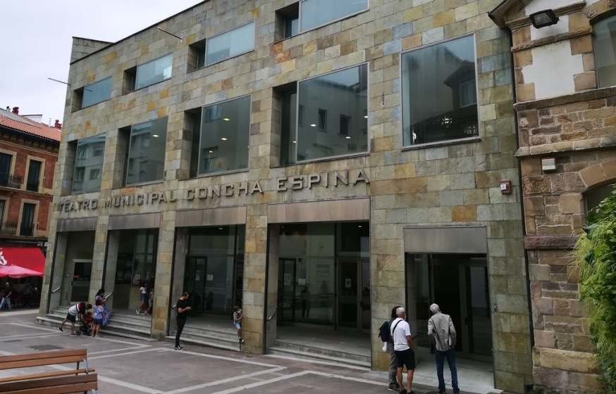 Teatro Concha Espina, en Torrelavega. R.A.