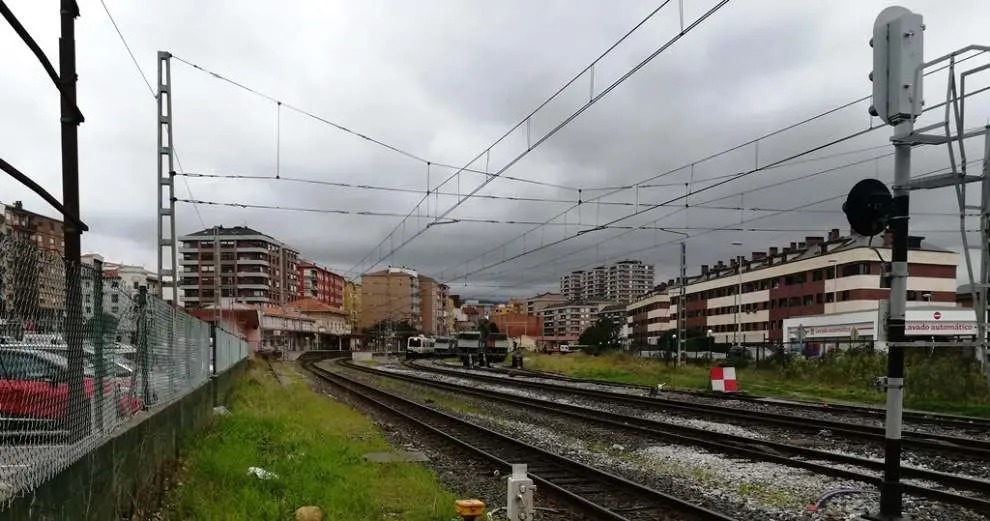 Vías del tren en Torrelavega. R.A.