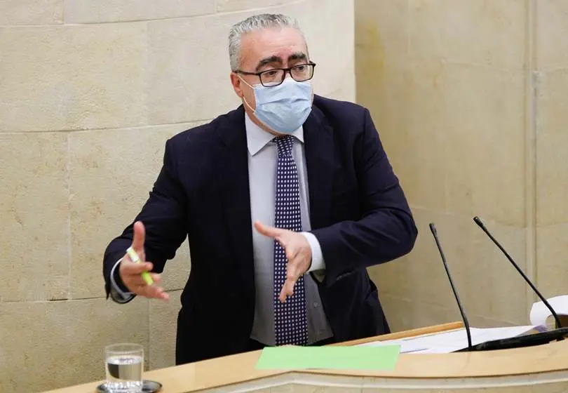 El diputado regional del PRC, Pedro Hernando, en el Pleno del Parlamento.