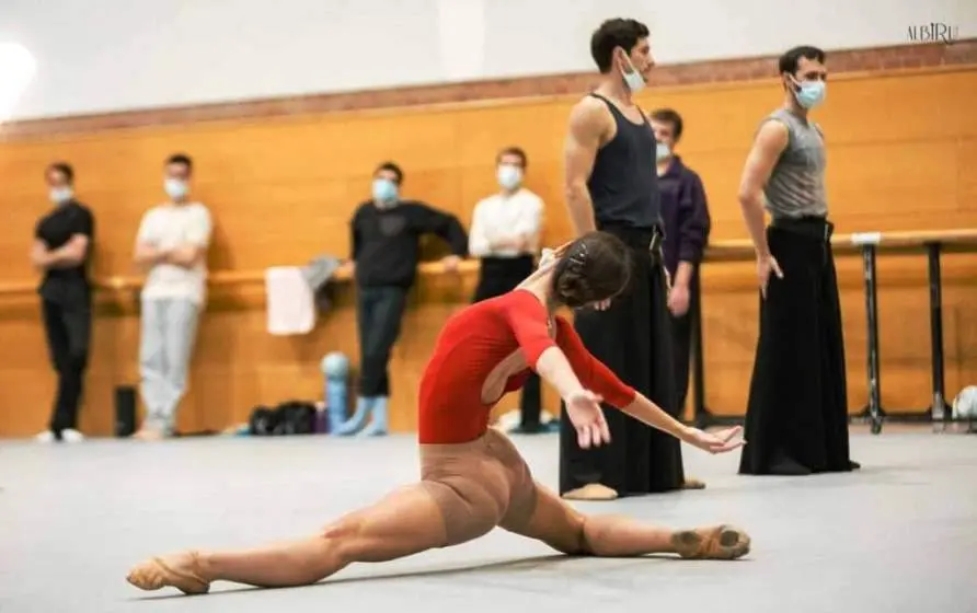 Bailarines de la Compañía de Danza Contemporánea.