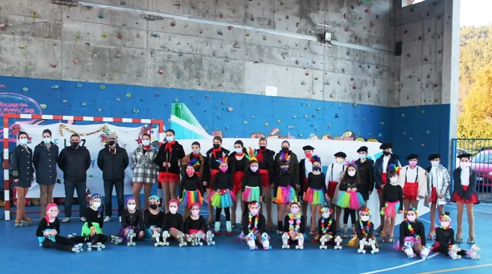 Alumnos en la exhibición de patinaje artístico de Argoños.