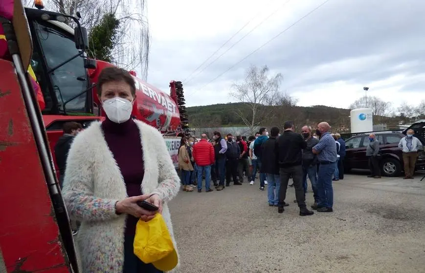 Charo Arredondo en la concentración de los ganaderos en Meruelo. R.A.