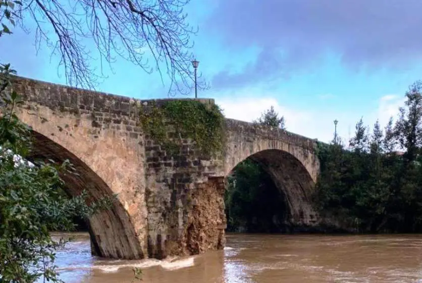 Vista del Puente Viejo, entre Oruña y Puente arce, en Piélagos.