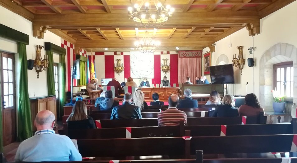 Un momento del Pleno del Ayuntamiento de Camargo.