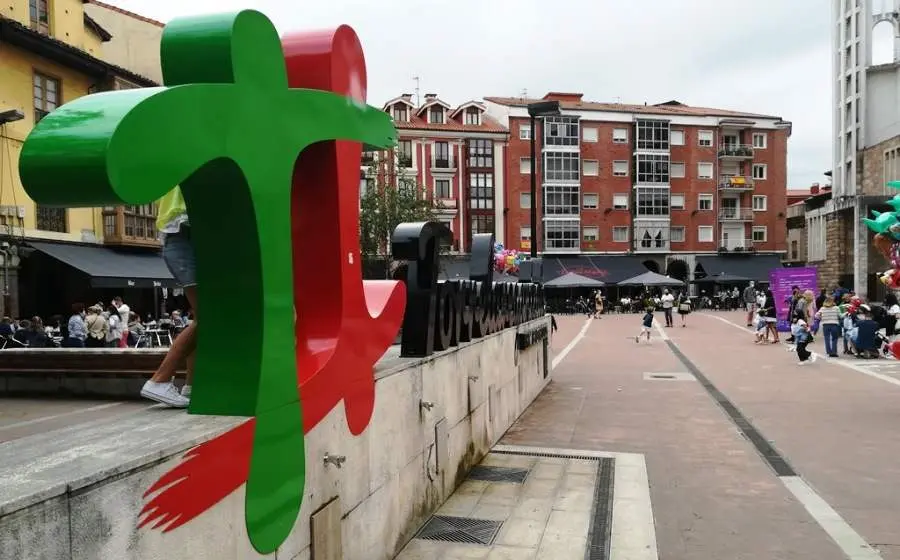 Plaza roja de Torrelavega. R.A.