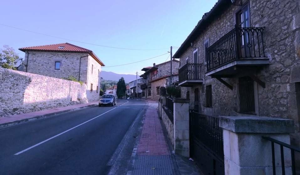 Carretera en el municipio de Molledo. R.A.