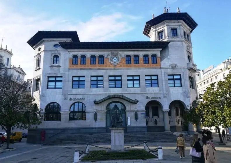 Edificio de Correos en Santander. R.A.