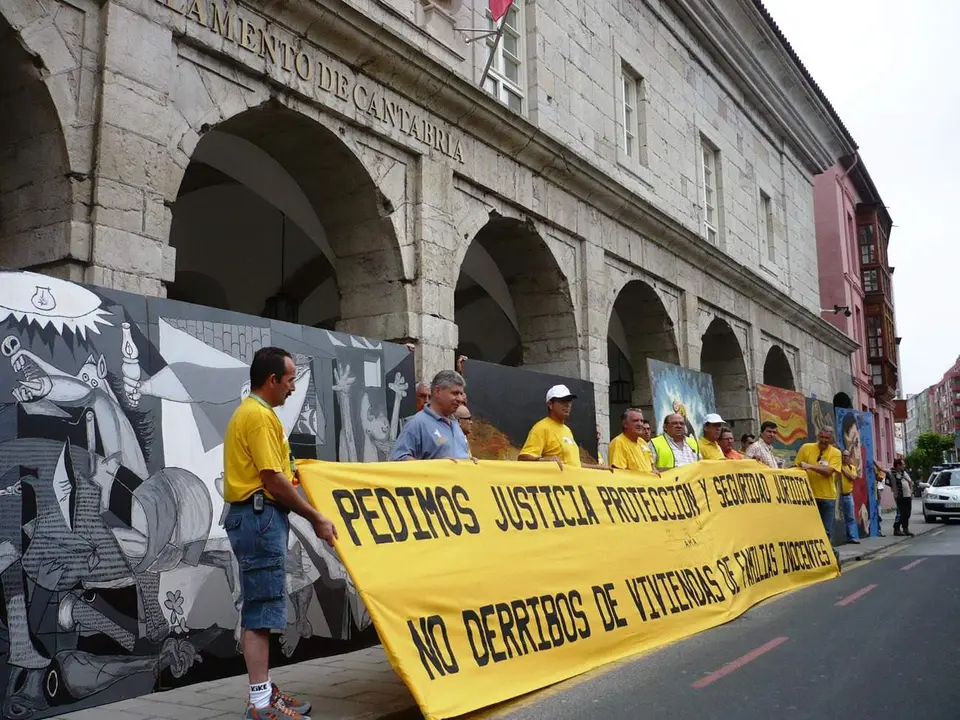 Reivindicación de la AMA en el Parlamento de Cantabria. R.A.