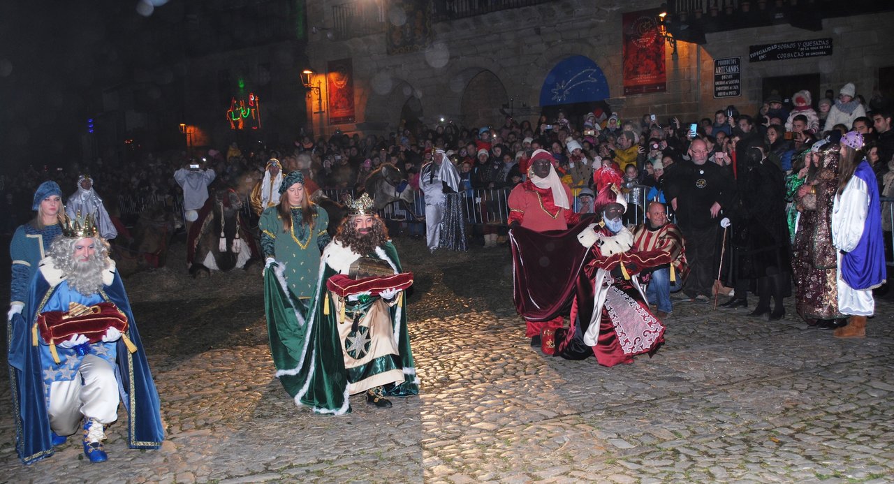 Acto de los Reyes Magos de Oriente en Santillana del Mar.