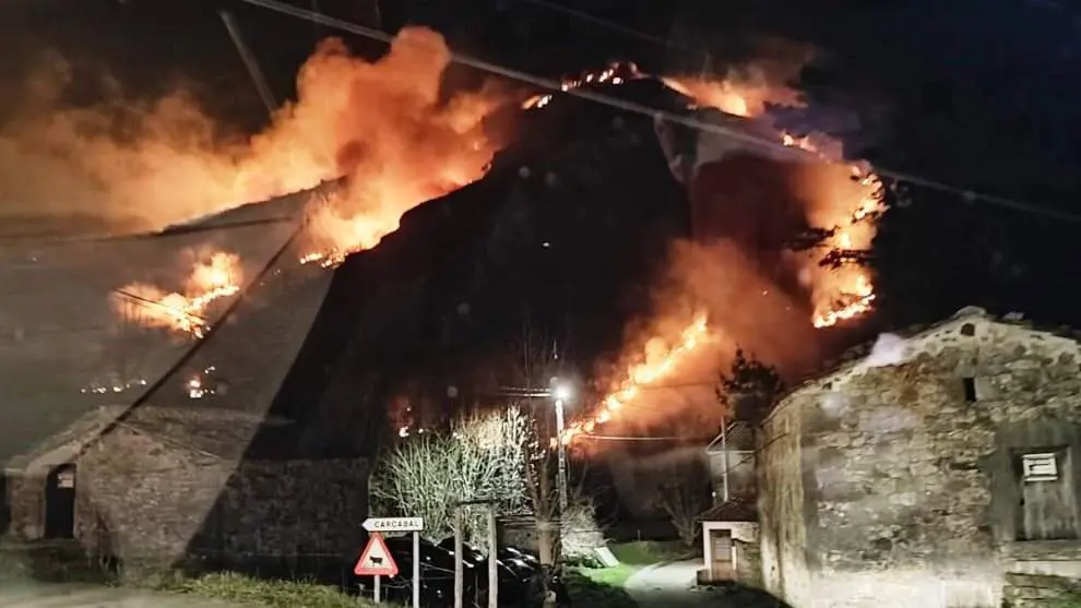 Incendio en San Roque de Riomiera.