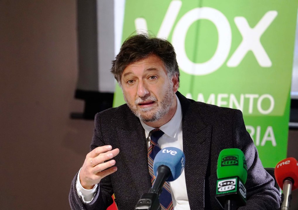 El portavoz de Vox en el Parlamento de Cantabria, Cristóbal Palacio.