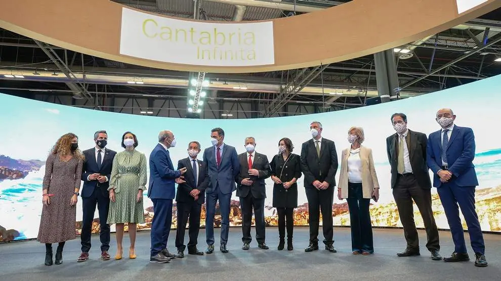 Día de Cantabria en Fitur con las autoridades políticas en el stand.