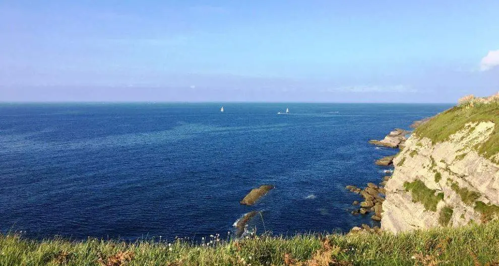 Zona de acantilados en la costa de Cantabria.