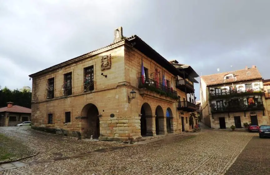 Ayuntamiento de Santillana del Mar. R.A.