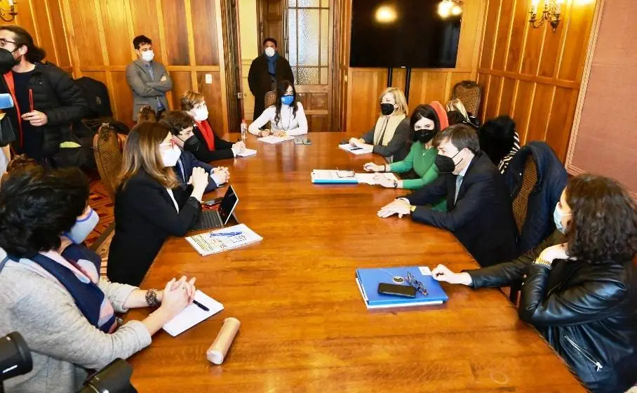 Reunión de la alcaldesa de Santander con el rector de la UIMP en el Palacio de La Magdalena.