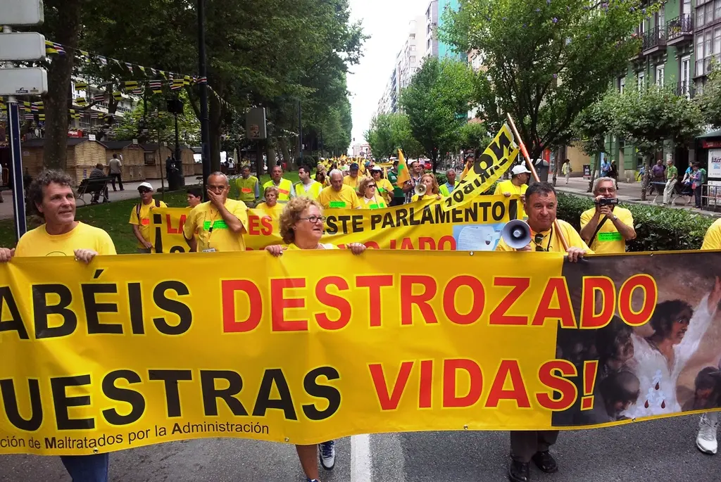 Los afectados por los derribos se manifiestan para pedir soluciones.