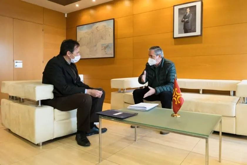 Un momento de la reunión en la sede de la Consejería de Obras Públicas.