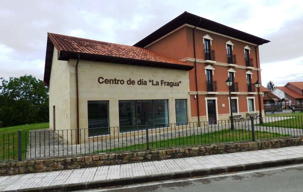 Centro de Día cerrado en Cicero, en Bárcena de Cicero. R.A.