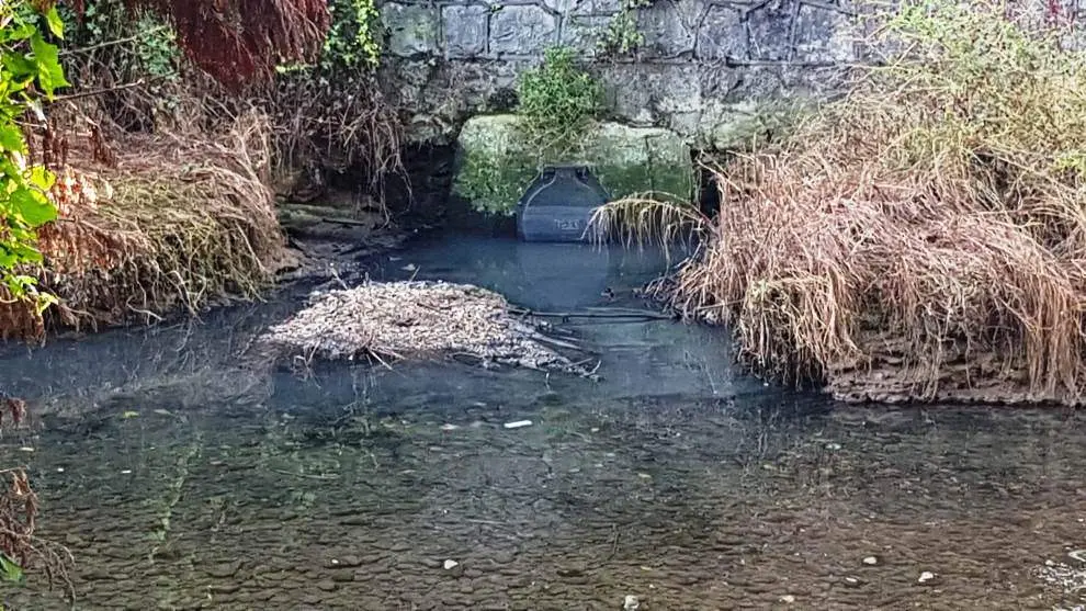 Vertidos en la ría de Brazomar, en Castro Urdiales.