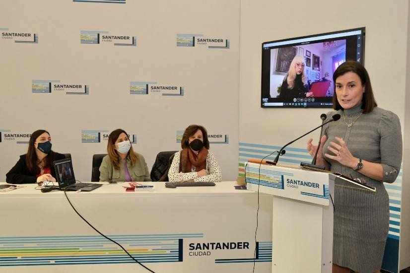 Presentación actos del 90 aniversario del fallecimiento de María Blanchad en el ayuntamiento de Santander.