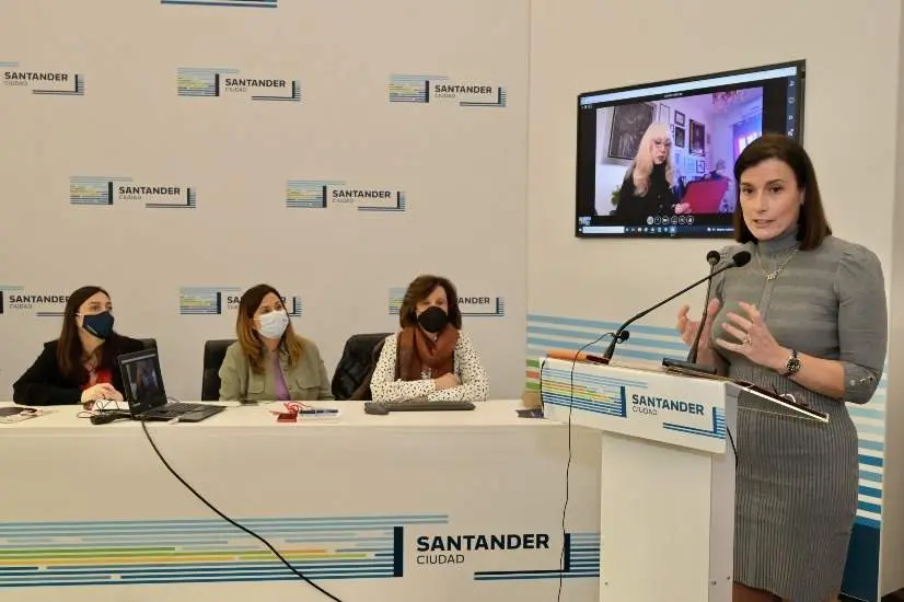 Presentación actos del 90 aniversario del fallecimiento de María Blanchad en el ayuntamiento de Santander.