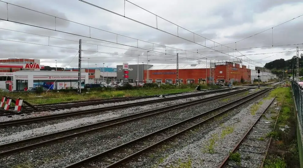 Vías del tren a su paso por Torrelavega. R.A.