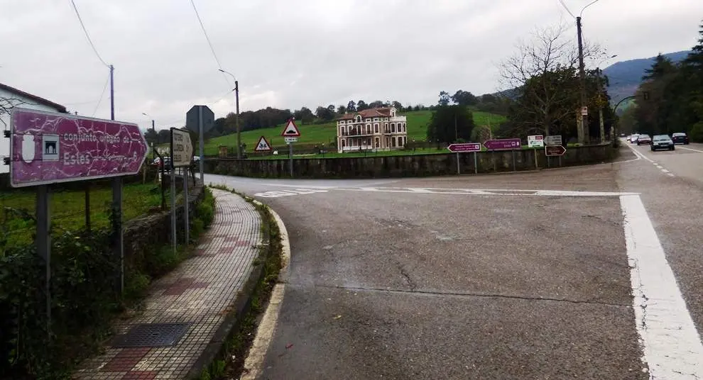 El edificio está ubicado en Esles, localidad de Santa María de Cayón. R.A.