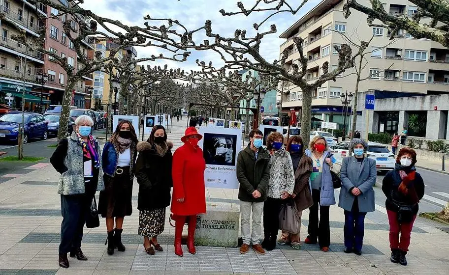 La muestra de fotografías La Mirada Enfermera en Torrelavega.