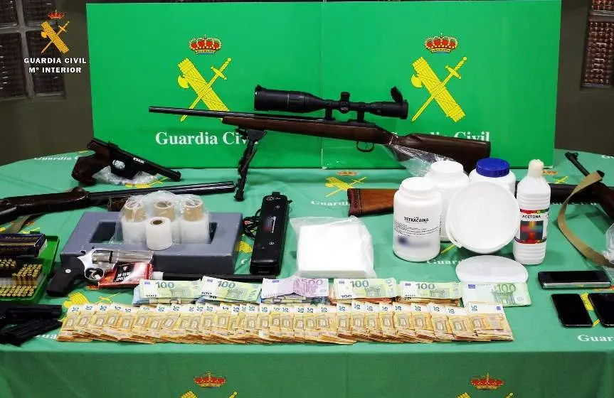 Material incautado por la Guardia Civil a la organización criminal.