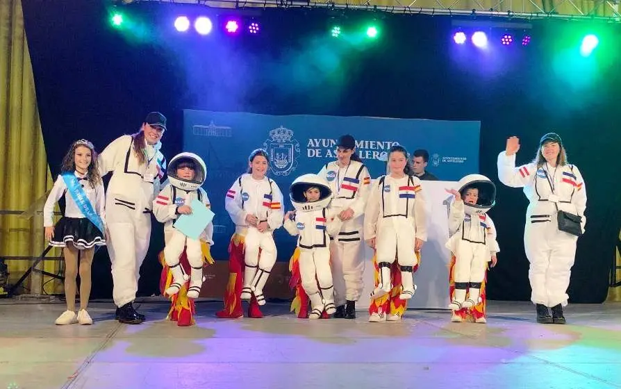 Los niños disfrutan del Carnaval de Astillero.