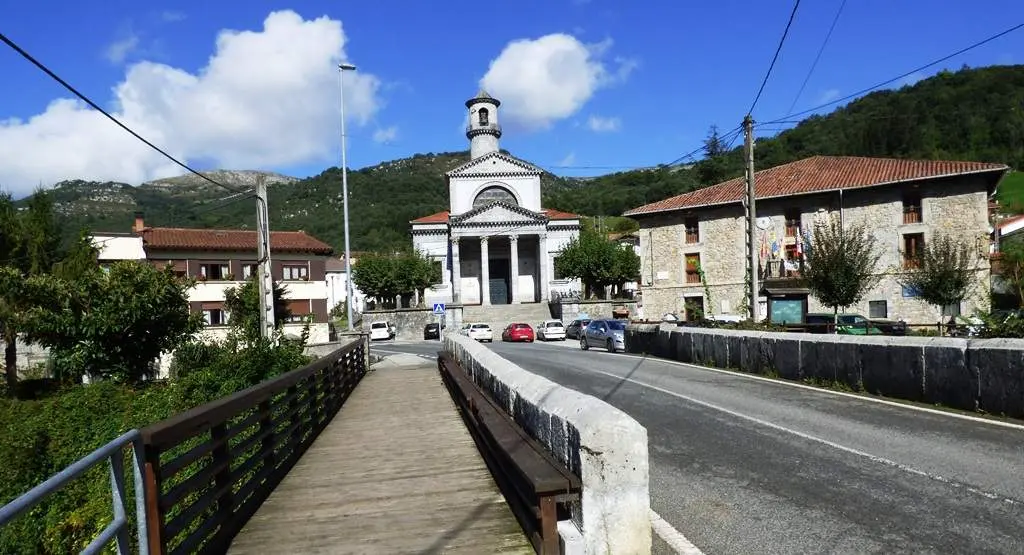 El Ayuntamiento de Arredondo y su entorno. R.A.