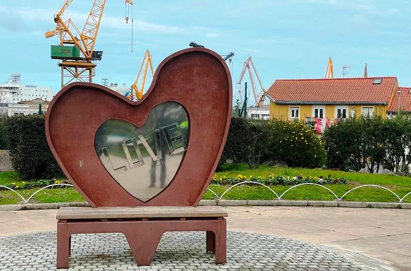 El banco del amor de Astillero es el protagonista del concurso de fotografías.