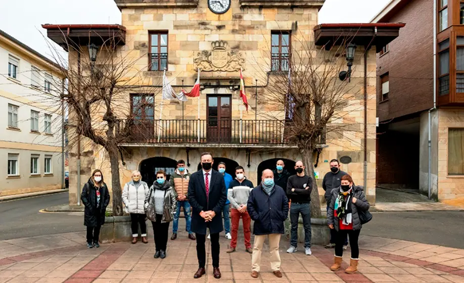 El consejero de Desarrollo Rural, Ganadería, Pesca, Alimentación y Medio Ambiente, Guillermo Blanco, asiste a la firma de contratos Leader con el Grupo de Acción Local Valles Pasiegos.