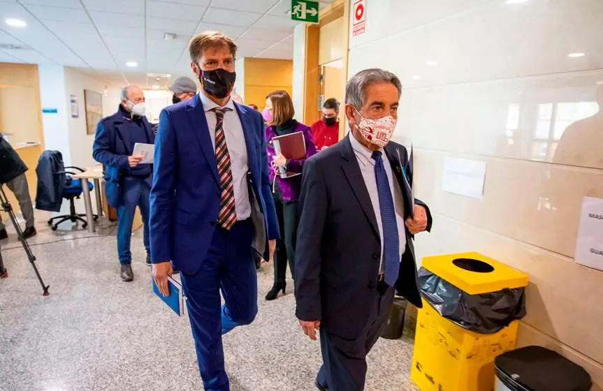 Reunión entre representantes del Gobierno regional y la CEOE.