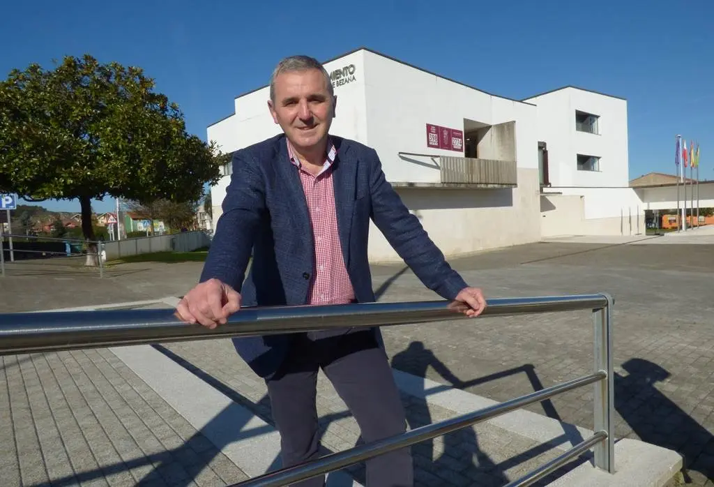 El alcalde de Santa Cruz de Bezana, Alberto García (PSOE).