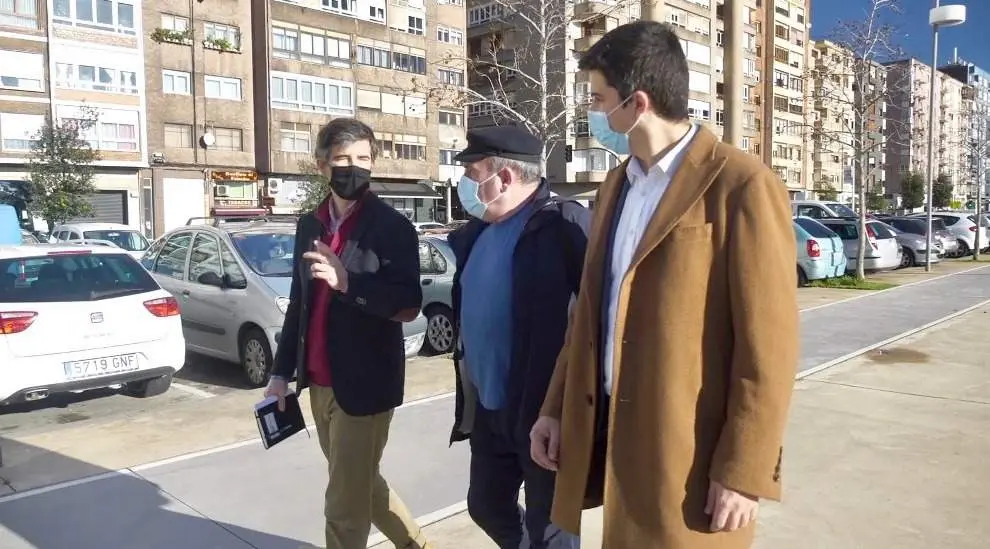 Concejales socialistas del Ayuntamiento de Santander en la calle Castilla Hermida.