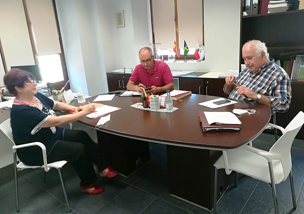 María Rivero, Narciso Ibarra, en el centro, y Adolfo Izaguirre. R.A.