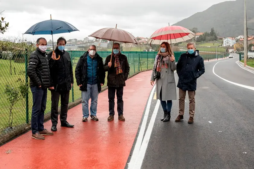 Las autoridades políticas visitaron las obras en el acceso a Valdecilla, en Medio Cudeyo.