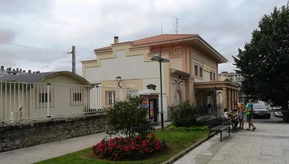 Estación de tren en Torrelavega. R.A.