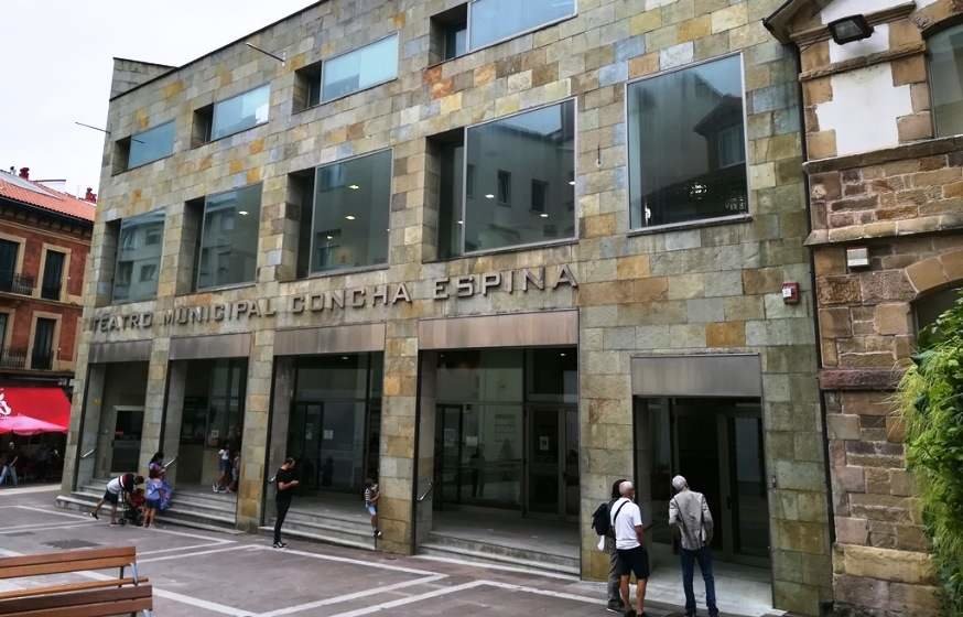 El Teatro Concha Espina en Torrelavega. R.A.